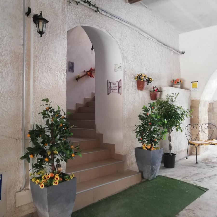 La Finestra Sul Cortile B&B ชากกา ภายนอก รูปภาพ