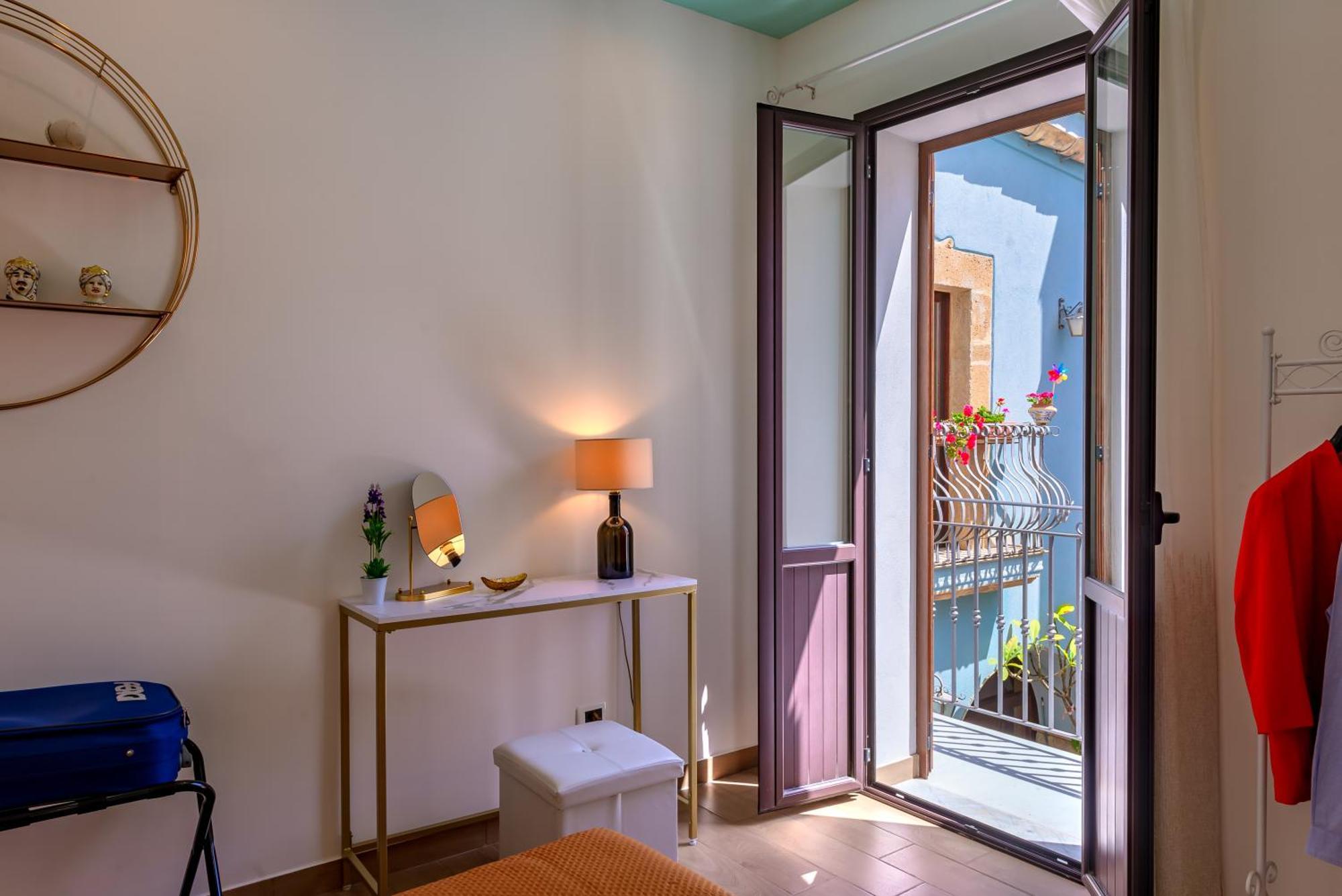 La Finestra Sul Cortile B&B ชากกา ภายนอก รูปภาพ