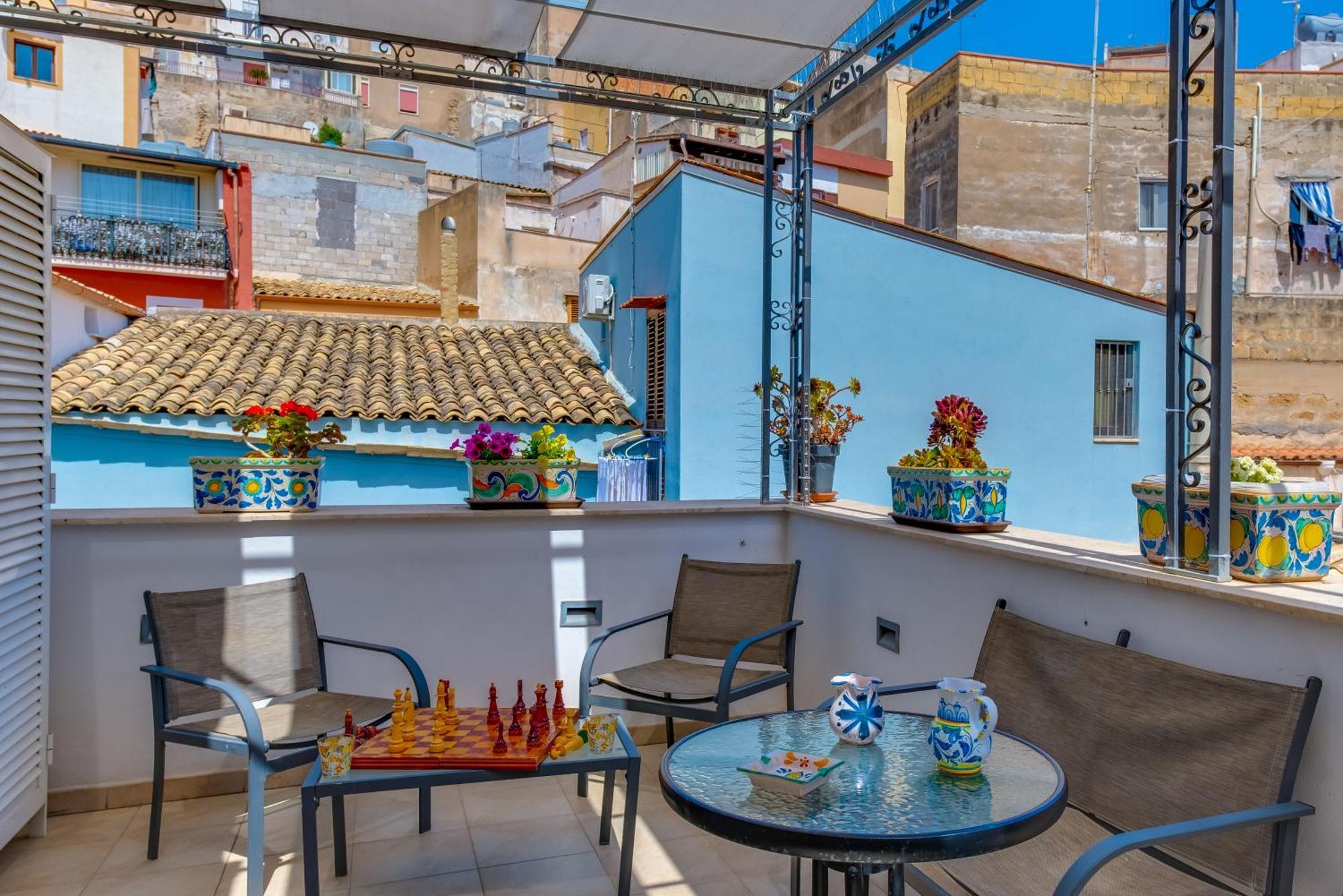 La Finestra Sul Cortile B&B ชากกา ภายนอก รูปภาพ